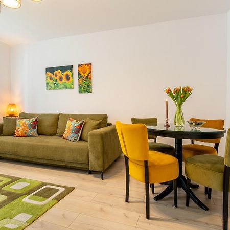 Springhome - Cozy Apartment With Balcony & Parking ブラショフ エクステリア 写真