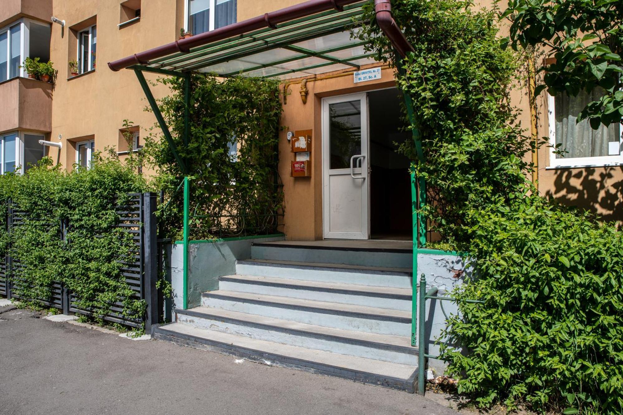 Springhome - Cozy Apartment With Balcony & Parking ブラショフ エクステリア 写真